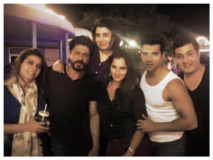 *Photo Alert* Sania Mirza Chills With Shah Rukh Khan, Varun Dhawan, Kajol & Farah Khan