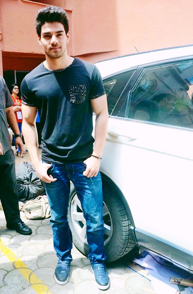 Sooraj Pancholi in Jack & Jones t-shirt and Tom Tailor jeans from Jabong.com during Hero promotions (Photo courtesy | Viral Bhayani)
