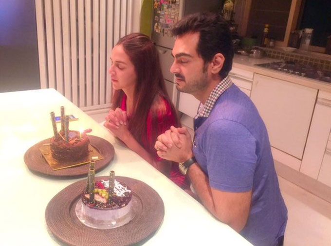 Aww! Esha Deol Celebrates Her Birthday With Her Husband &#038; Hema Malini
