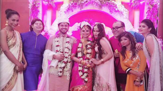 In Photos: Dimpy Ganguly &#038; Rohit Roy Tie The Knot!