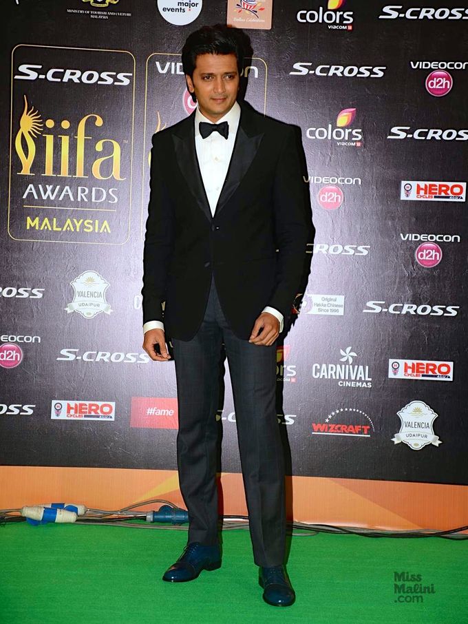 Riteish Deshmukh in Raghavendra Rathore at the 2015 IIFA Awards (Photo courtesy | Viral Bhayani)