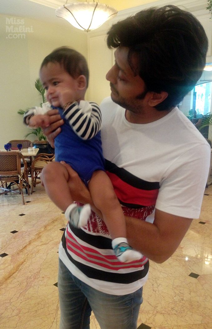 *Video* Riteish Deshmukh Makes The Most Adorable Fish Face While Video Chatting With Riaan!