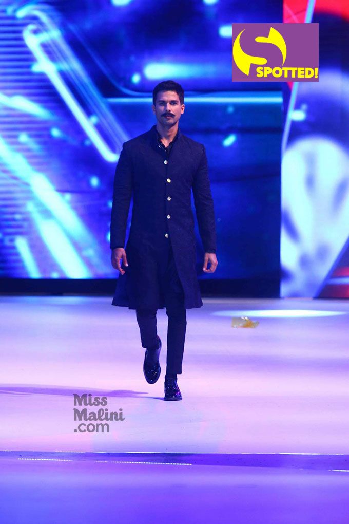 7 Pictures Of Shahid Kapoor Strutting His Stuff Down The Runway That Will Make You Swoon!