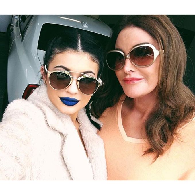 You Have To Hear The Reason Behind Kylie Jenner’s Blue Lips!