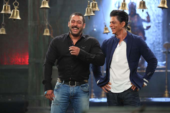 SRK Gave The BEST Reply When Asked About Missing A Brother (It Involves Salman Khan)
