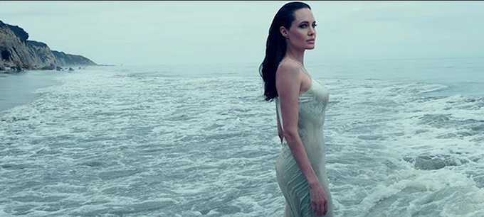 Here’s Your Sneak Peek At VOGUE’s November Issue: You Can’t Miss The Picture Perfect Jolie-Pitts!