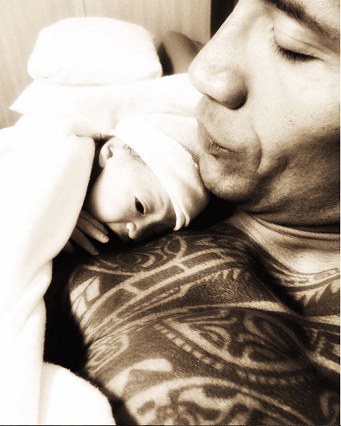 Dwayne Johnson Shared A Photo Of His 5-Day-Old Daughter With A Very Emotional Message