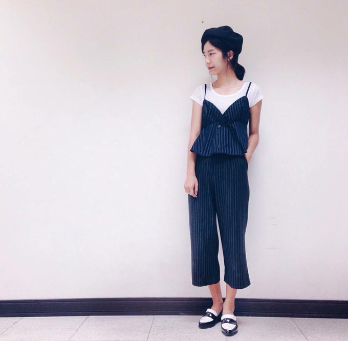 Go old-school! Try a twin-set and layer the noodle strap top with a plain white tee! (Pic: @cindy.chuma on Instagram)