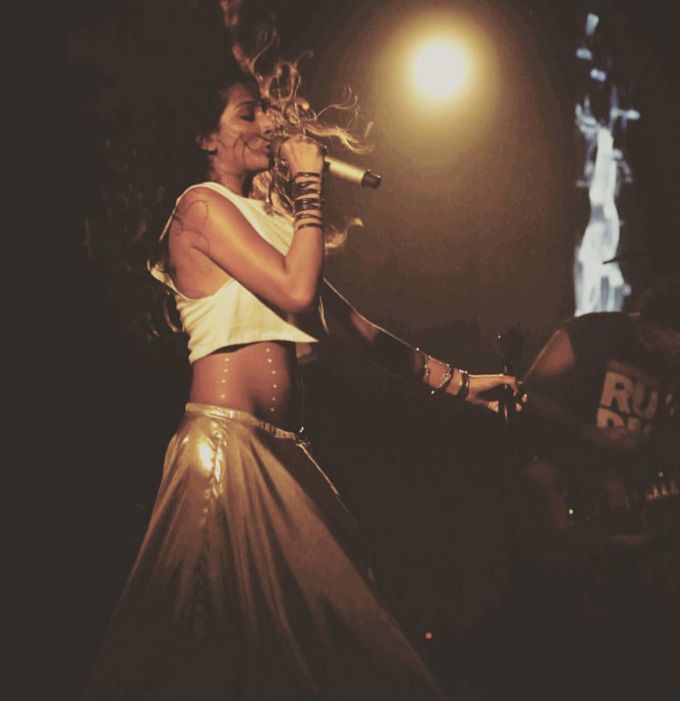 Raging it out on stage adorned in bindis (Pic: @monicadogra on Instagram)