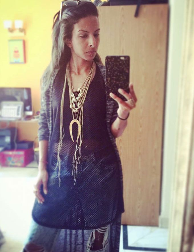 Some meshed magic with layered necklaces. (source: @anushkam on Instagram)