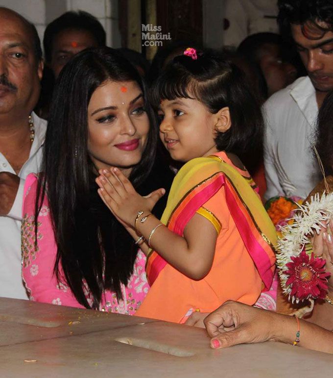 In Photos: Aishwarya Rai & Aaradhya Bachchan Visit Siddhivinayak