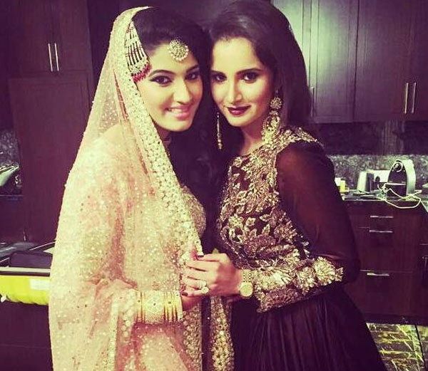 Sania Mirza with her sister Anam | Source: @MirzaSania Twitter |
