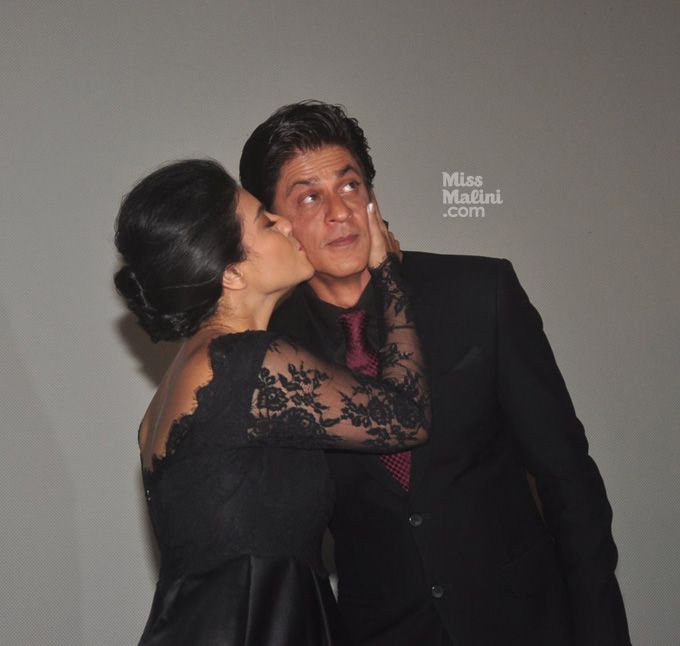 Shah Rukh Khan & Kajol Just Recreated The DDLJ Poster – And It’s Giving Us ALL THE FEELS!