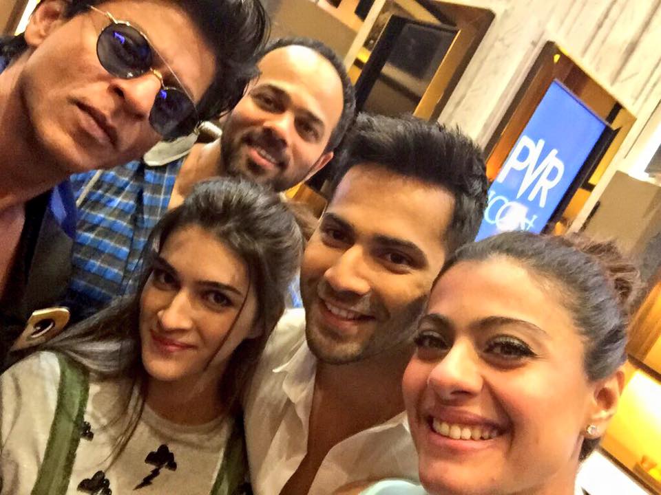 Photo Alert: Shah Rukh Khan, Kajol, Varun Dhawan & Kriti Sanon Just Took A Dilwale Selfie!