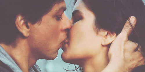 Shah Rukh Khan & Katrina Kaif's kiss in Jab Tak Hai Jaan