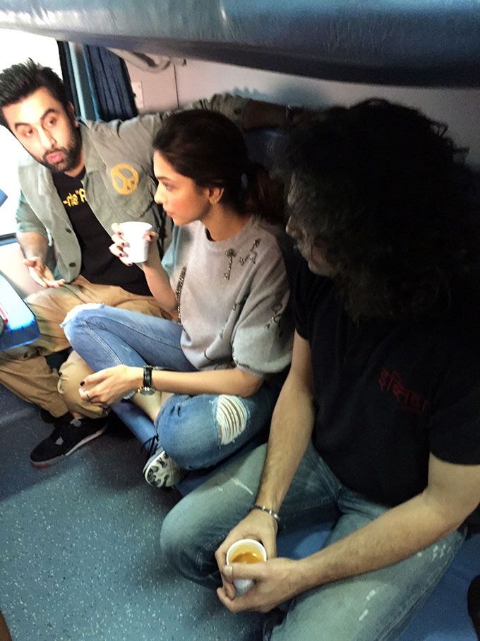 Pictures &#038; Timeline: Ranbir Kapoor, Deepika Padukone &#038; Imtiaz Ali’s Train Journey!