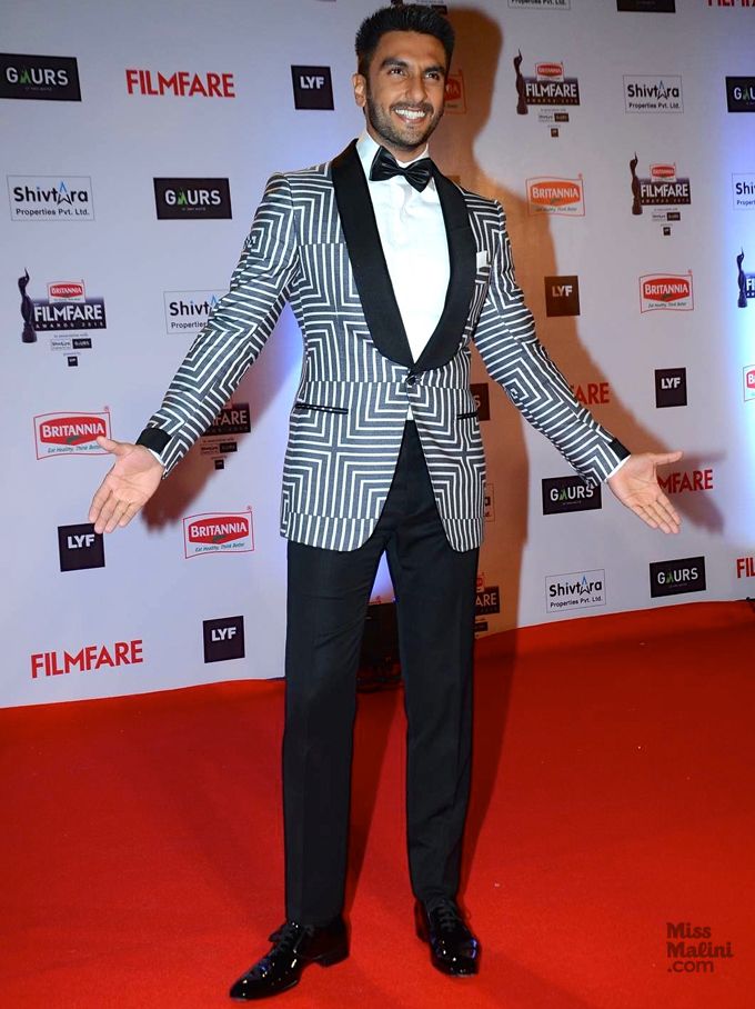 Ranveer Singh in Tom Ford at the 2016 Filmfare Awards (Photo courtesy | Viral Bhayani)