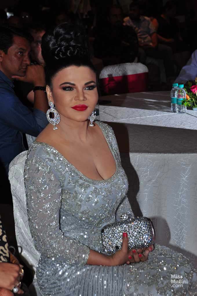 I Don’t Know What Rakhi Sawant Is Doing In This Video But It’s Making Me Laugh