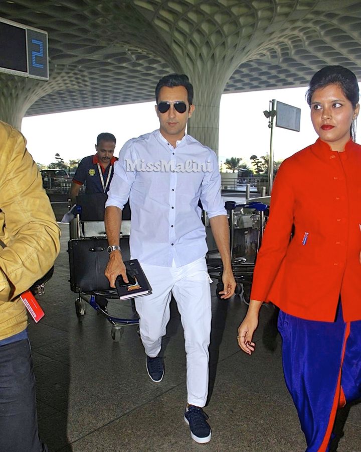 Rahul Khanna at the Mumbai airport (Photo courtesy | Viral Bhayani)