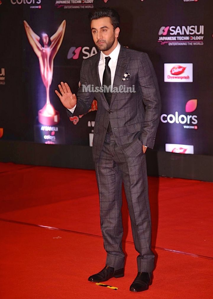 Ranbir Kapoor in Tom Ford and Tod’s at the 2016 Sansui Colors Stardust Awards (Photo courtesy | Viral Bhayani)