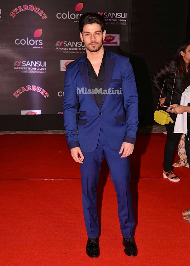 Sooraj Pancholi in Mayyur Girotra and Tod’s at the 2016 Sansui Colors Stardust Awards (Photo courtesy | Viral Bhayani)