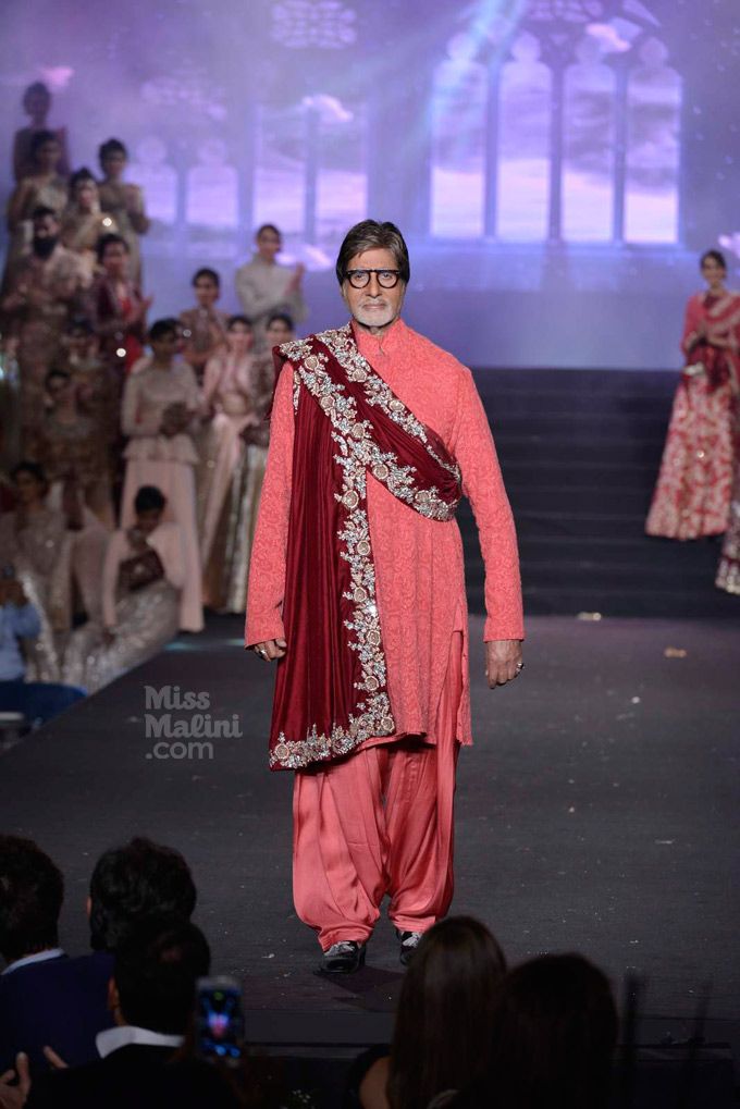 Amitabh Bachchan walks for #25YearsOfVikramPhadnis
