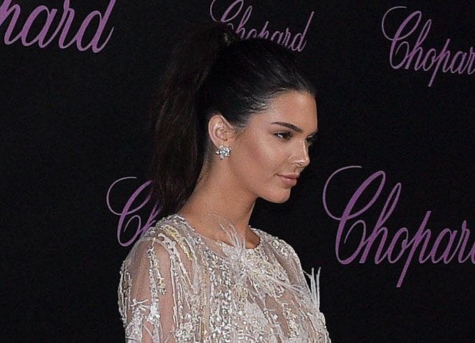 Only Kendall Jenner Could Look This Fierce In Feathers!