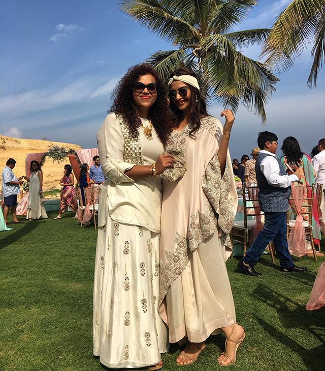 Aarti Shetty with Sonam Kapoor | Source: Instagram |