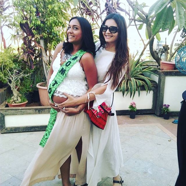 Shweta Salve with Shonali | Source: Instagram |