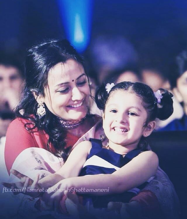 Namrata Shirodkar and her daughter | Source: Instagram |