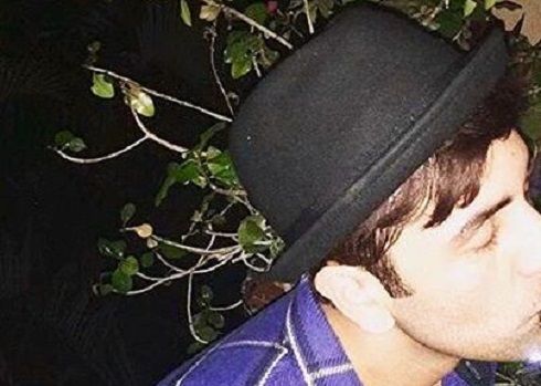 Guess Who Ranbir Kapoor Is Kissing Here!