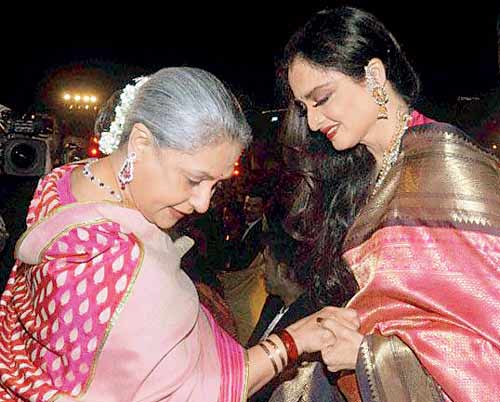 Did You Know: Rekha Made Jaya Bachchan Cry At Rishi &#038; Neetu Kapoor’s Wedding!