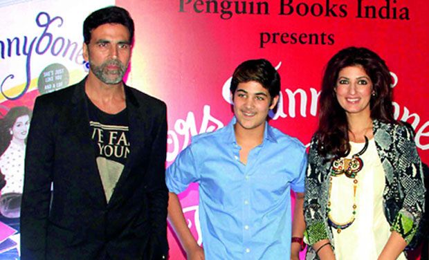 Akshay and Twinkle with their son Aarav | Source: Twitter |