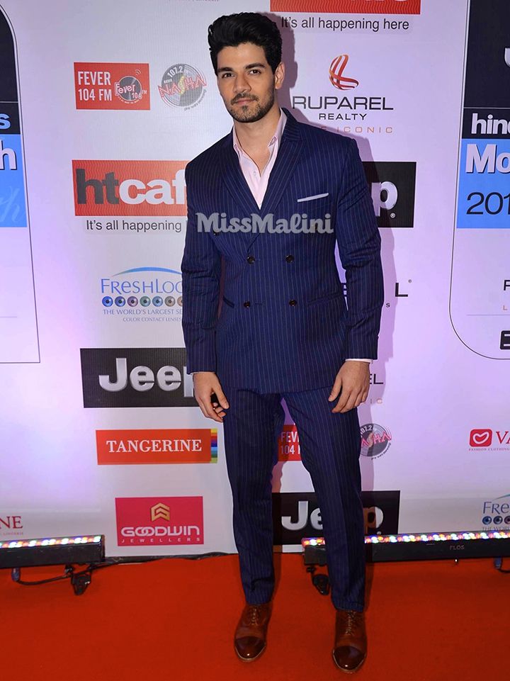 Sooraj Pancholi in Arjun Kilachand, Akshata Bhojania and Paul Smith at the 2017 HT’s Mumbai’s Most Stylish Awards (Photo courtesy | Viral Bhayani)