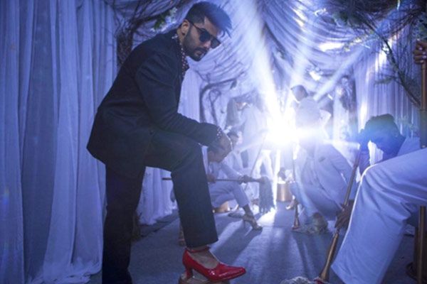 WATCH: The First Song From Ki & Ka Is Out – And Features Arjun Kapoor Dancing In High Heels!
