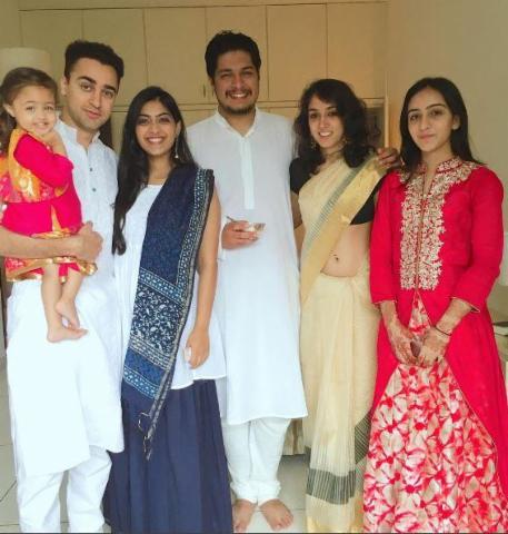 Imran, Imara, Junaid and Ira with their cousins | Source: Instagram |