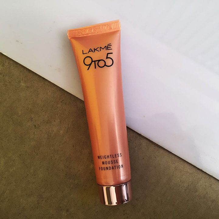 LAKME 9to5 Weightless Mousse Foundation