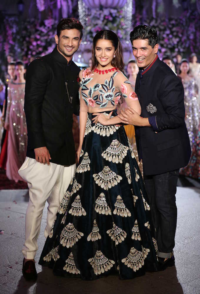 Sushant Singh Rajput and Shraddha Kapoor with Manish Malhotra at Lakme Fashion Week Winter Festive 2016