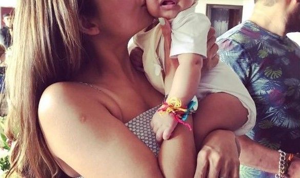 This Photo Of Amrita Arora Kissing Arpita Khan’s Baby Ahil Is Awwdorable!