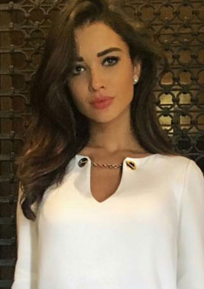 Amy Jackson’s Outfit Is A White Hot Wonder!
