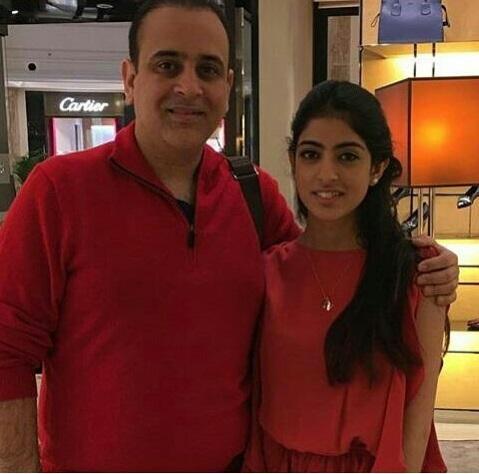 Navya Naveli with her father | Source: Instagram |