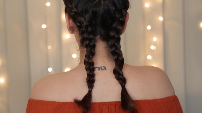 Video: How To Get A Dutch Braid In Minutes!