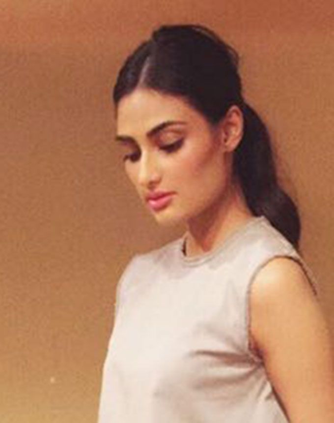 Athiya Shetty’s Outfit Was Slashed But She Pulled It Off!