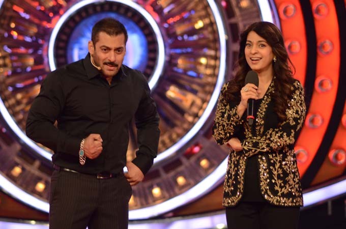 Ouch! Salman Khan Just Took A Mean Dig At Juhi Chawla!