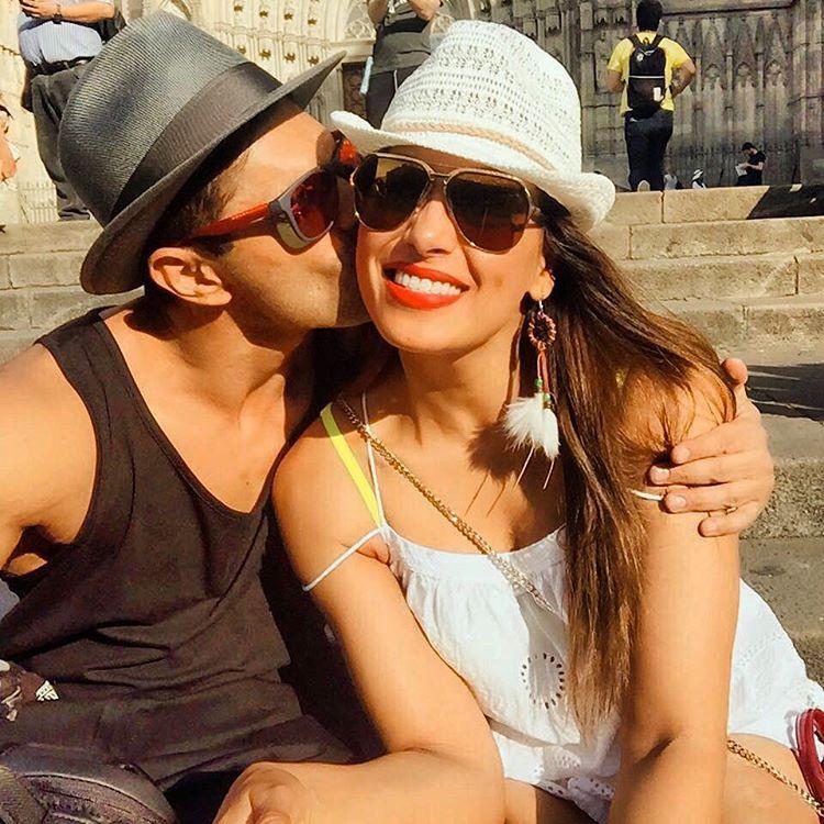 Bipasha and Karan Make Us Believe in Love Stories in This Adorable Picture!