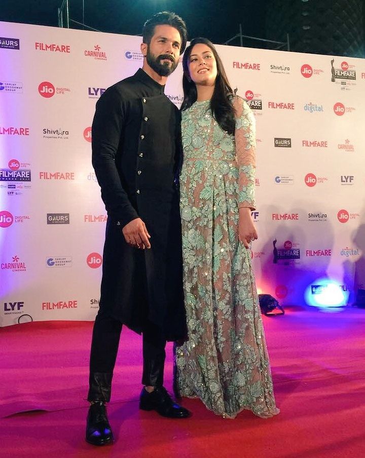 Shahid Kapoor in Shantanu & Nikhil and Mira Kapoor in Manish Malhotra at the 2017 Filmfare Awards