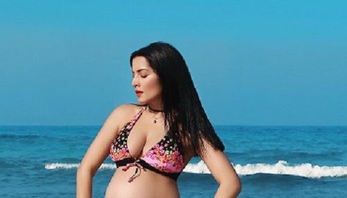 Celina Jaitly Shows Off Her Baby Bump In This Beautiful Beach Photo