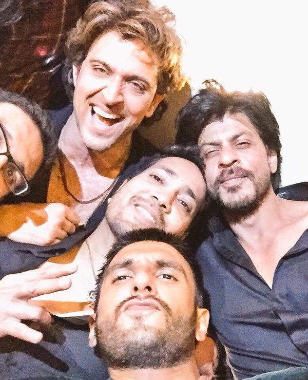 Here’s What Happened When Shah Rukh Khan & Ranveer Singh Met At Hrithik Roshan’s Party!