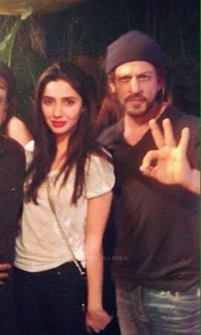 Mahira Khan & Shah Rukh Khan (Source: Twitter)