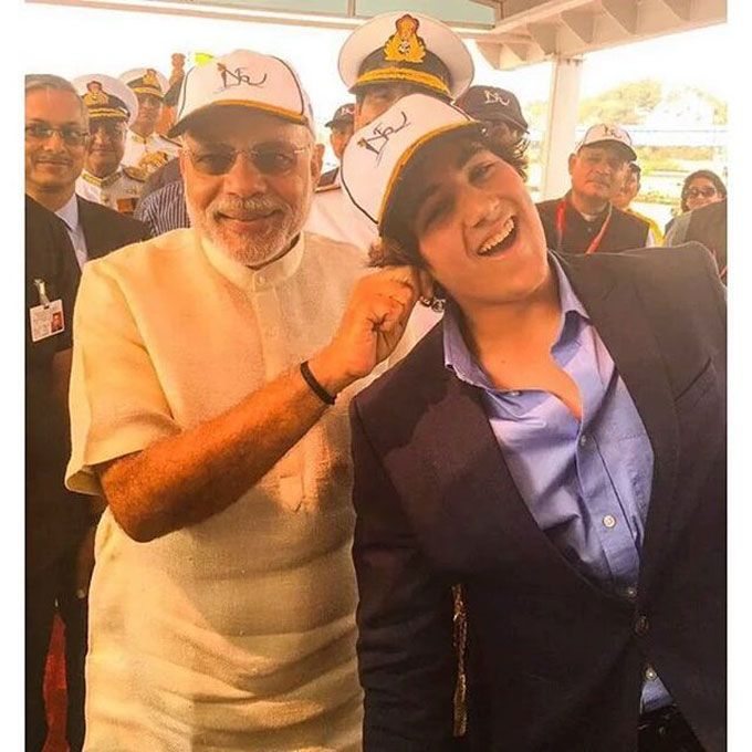 Photo Of The Day: Narendra Modi Pulling Akshay Kumar’s Son’s Ear